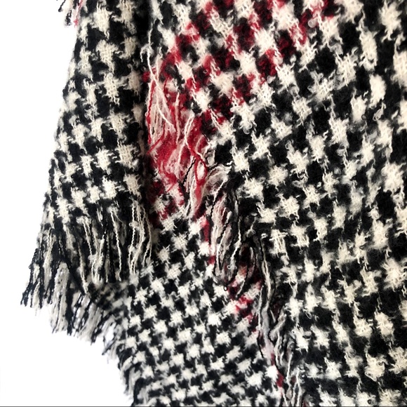 Charming Charlie Houndstooth Poncho - Picture 4 of 6